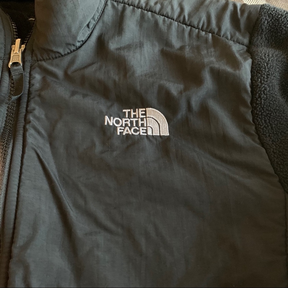The North Face Girls Denali Jacket in Black - Picture 3 of 11